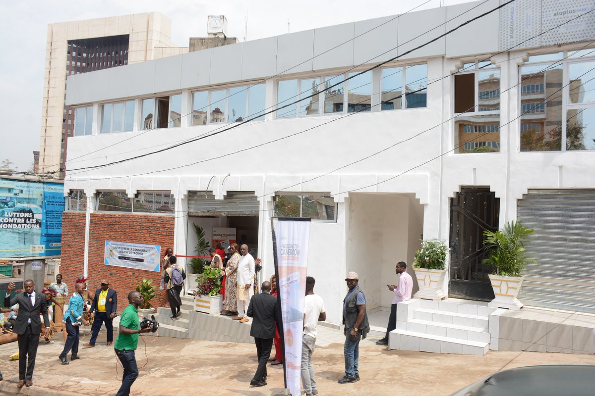 TheCameroonianZ's tweet photo. Mise en service officielle des toilettes publiques à Yaoundé.

La première phase concerne les sites suivants :

- Marché Mokolo
- Face cathédrale
- Pharmacie du Soleil
- Palais des Sports https://t.co/SdJA0KTods