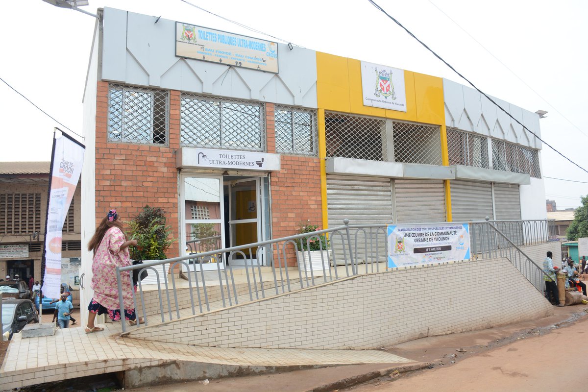 TheCameroonianZ's tweet photo. Mise en service officielle des toilettes publiques à Yaoundé.

La première phase concerne les sites suivants :

- Marché Mokolo
- Face cathédrale
- Pharmacie du Soleil
- Palais des Sports https://t.co/SdJA0KTods