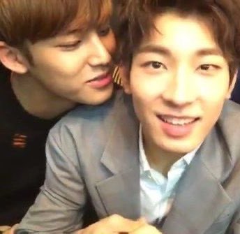 wonsgiggles's tweet photo. honey, you’re                      like my mirror
familiar                                  years ago https://t.co/VAwgS3iWmm