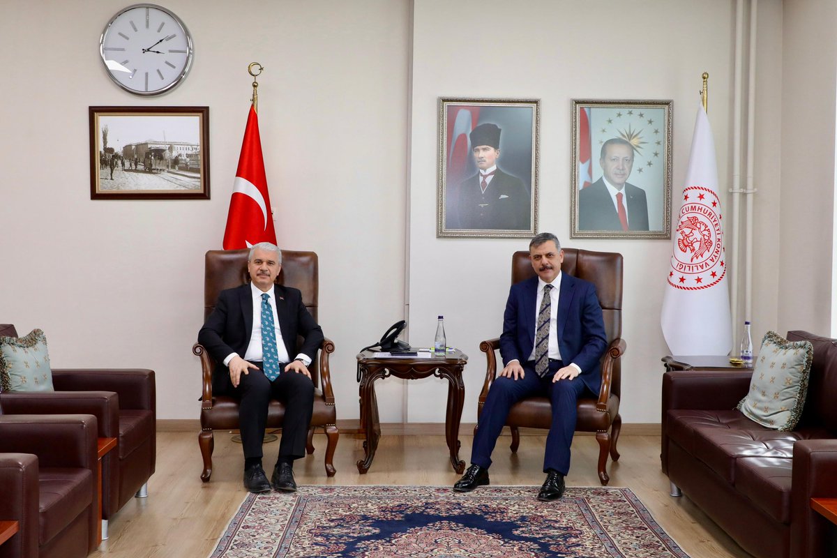 TCKonyaValiligi's tweet photo. Erzurum Valisi Mustafa Çiftçi, Valimiz İbrahim Akın’ı makamında ziyaret etti. 

@Vali_Akin
@miamustafacftci
@ErzurumValiligi
#Konya https://t.co/dj2JAkN2wx