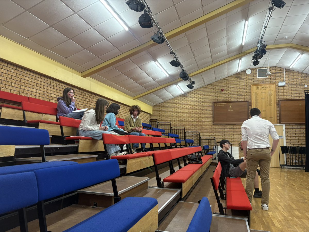 MrsMahonsPCS's tweet photo. What a brilliant day organised by our 6th form debate team for our younger pupils! Very proud of them all! #passitforward https://t.co/QLCJrTNpeQ