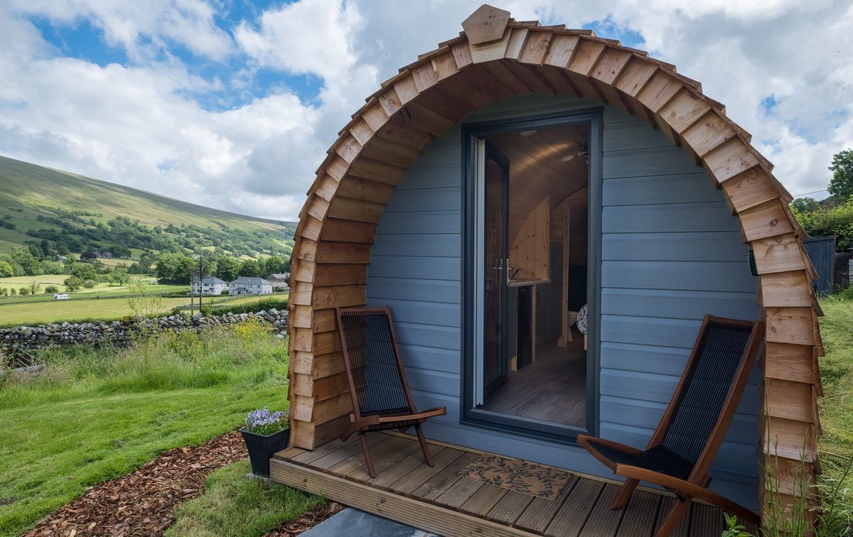 Camping_Direct's tweet image. 🌼 Spring has officially sprung at Dentdale Pods, and there’s no better time to escape to the fresh, flower-filled countryside of the Yorkshire Dales National Park! This is the ultimate peaceful getaway. 🌤️🌿

camping-directory.uk/3560 

#SpringGetaway #Glamping #Cumbria