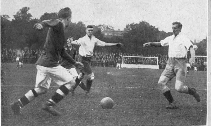 dhfcwordsandpi1's tweet image. 1926
Southern Counties v Northern Counties at Champion Hill.