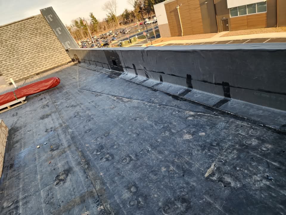 reischroofing's tweet photo. This building in Fort Lee New Jersey was having some EPDM roofing installed
#haag #certified #haagcertified #standingseam #haagcertifiedinspector #roof #siding #hardie #vinyl #roofingcontractor #shingles #master #iko #masterelite #realestate #realtorlife #realtor #metalroof https://t.co/nNBG4cAayv