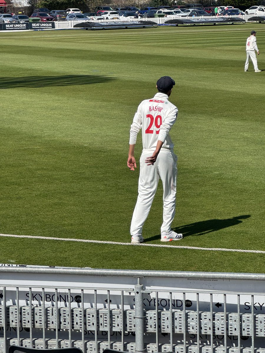 DjRowlands's tweet image. What is England&apos;s principal off spinner(apparently) doing fielding at 3rd man on loan to Glamorgan and not having a bowl yet despite home team 126 for 1? #englandcricket  #selectors