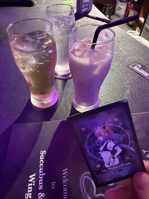フォロワーさん達とサキュバスのケツを見ながらシーシャと酒を楽しみます 