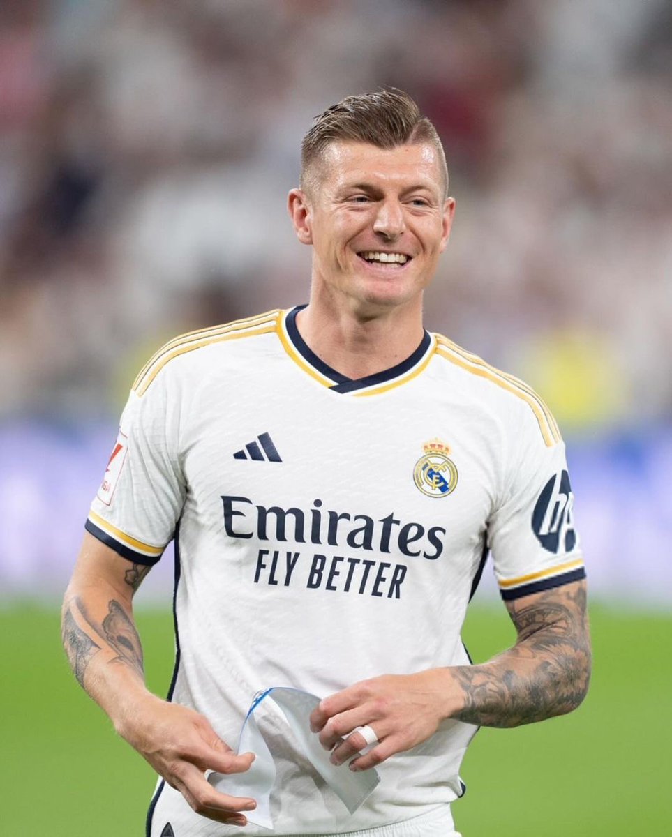 AdriRM33's tweet photo. 🚨 El Real Madrid ha invitado a Toni Kroos al Santiago Bernabéu para la vuelta y también podría hacer una visita a sus compañeros para darle la energía que necesitan.

🥹🙏🏻🙏🏻 https://t.co/tOuU0X8J5Z