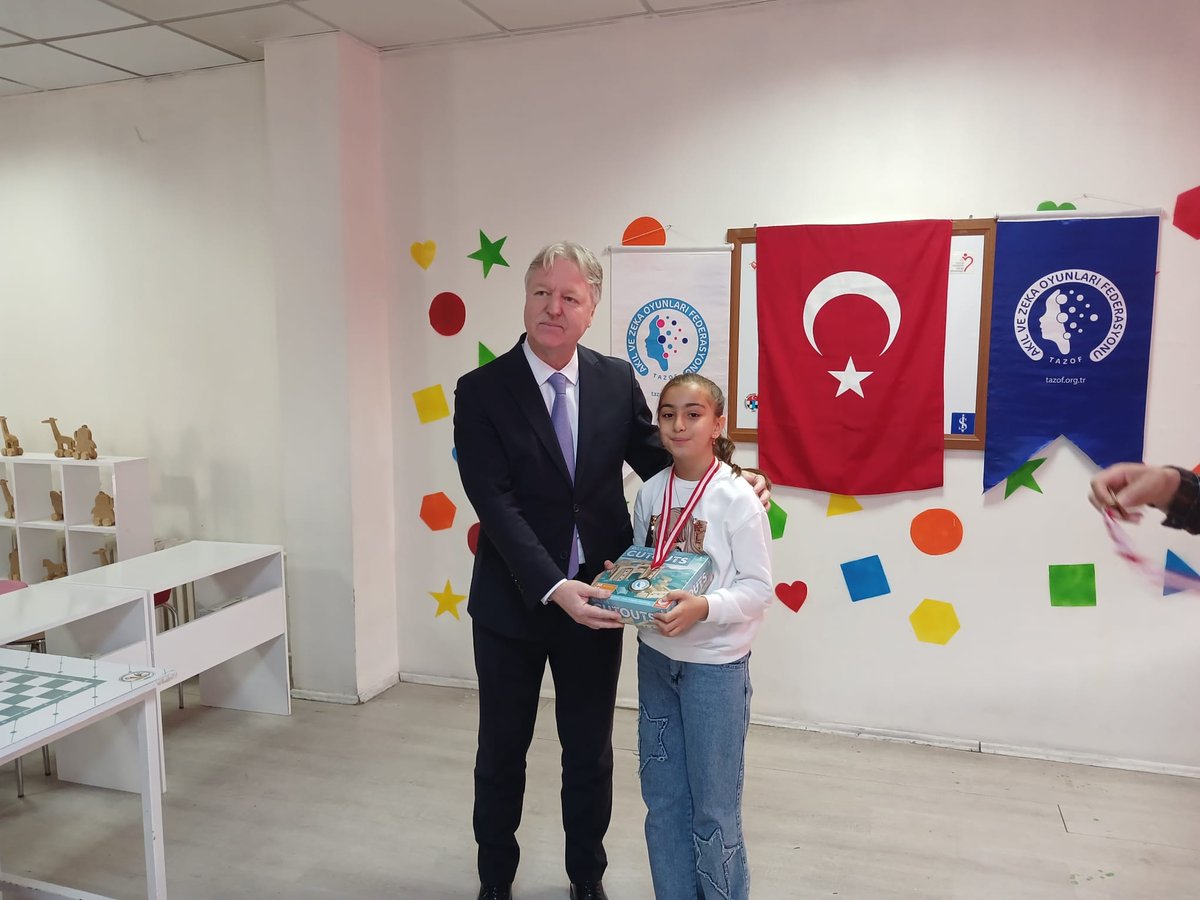 Genç Halk Eğitim Merkezi Müdürlüğü bünyesinde açılan Akıl ve zeka oyunları kursumuzdan il genelinde yapılan yarışmada toplam 5 öğrencimiz birincilik ödülü aldı. Öğrenci ve öğretmenimizi tebrik ederim.<a href="/gencmem12/">Genç İlçe Milli Eğitim Müdürlüğü</a>