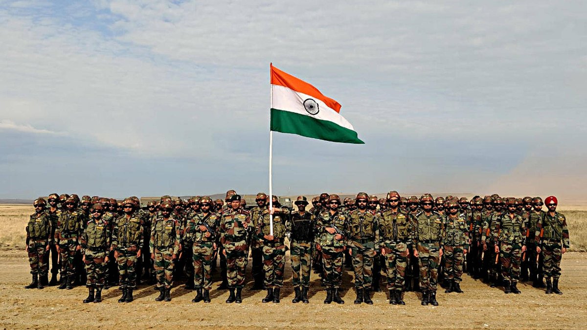 LegitTargets's tweet photo. 🚨🇮🇳 BREAKING: INDIAN ARMY spent 6 MONTHS watching "CHINESE spy drones," which actually were the planets Jupiter &amp; Venus. https://t.co/zWPjcsU0EZ
