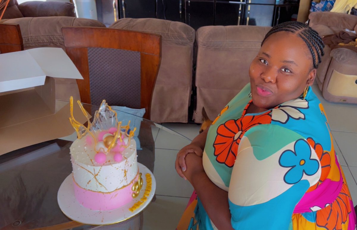 Pununum's tweet photo. The lady who does my cake! Best cake ever! 🥰 happiest birthday to meeeeee! https://t.co/lIRRSJvqGM