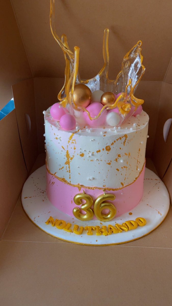 Pununum's tweet photo. The lady who does my cake! Best cake ever! 🥰 happiest birthday to meeeeee! https://t.co/lIRRSJvqGM