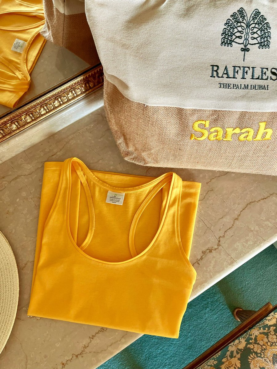 yogagise's tweet photo. Matching my clothes with my bag during my recent stay at @RafflesThePalm 🌴 

I love the sunshine colour of my circular @Wellicious top ☀️

#rafflespalmdubai #rafflesthepalmdubai #raffleshotel #rafflesdubai #yogagise #yogagiseyoga #wellicious #bewellicious #welliciousambassador https://t.co/MIljGvWz5u