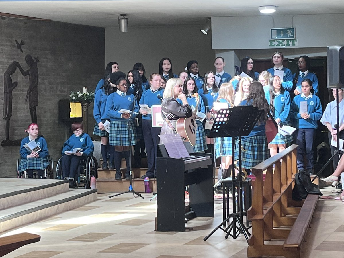 lecheiletrust1's tweet photo. Members of the Le Chéile Team were delighted to attend @stpaulsg 60th Anniversary celebrations this morning-well done to all in what was a superb morning full of meaning, history, symbolism and recognition! These events don’t happen overnight thank you to all for their hard work! https://t.co/QFc2P9BqsR