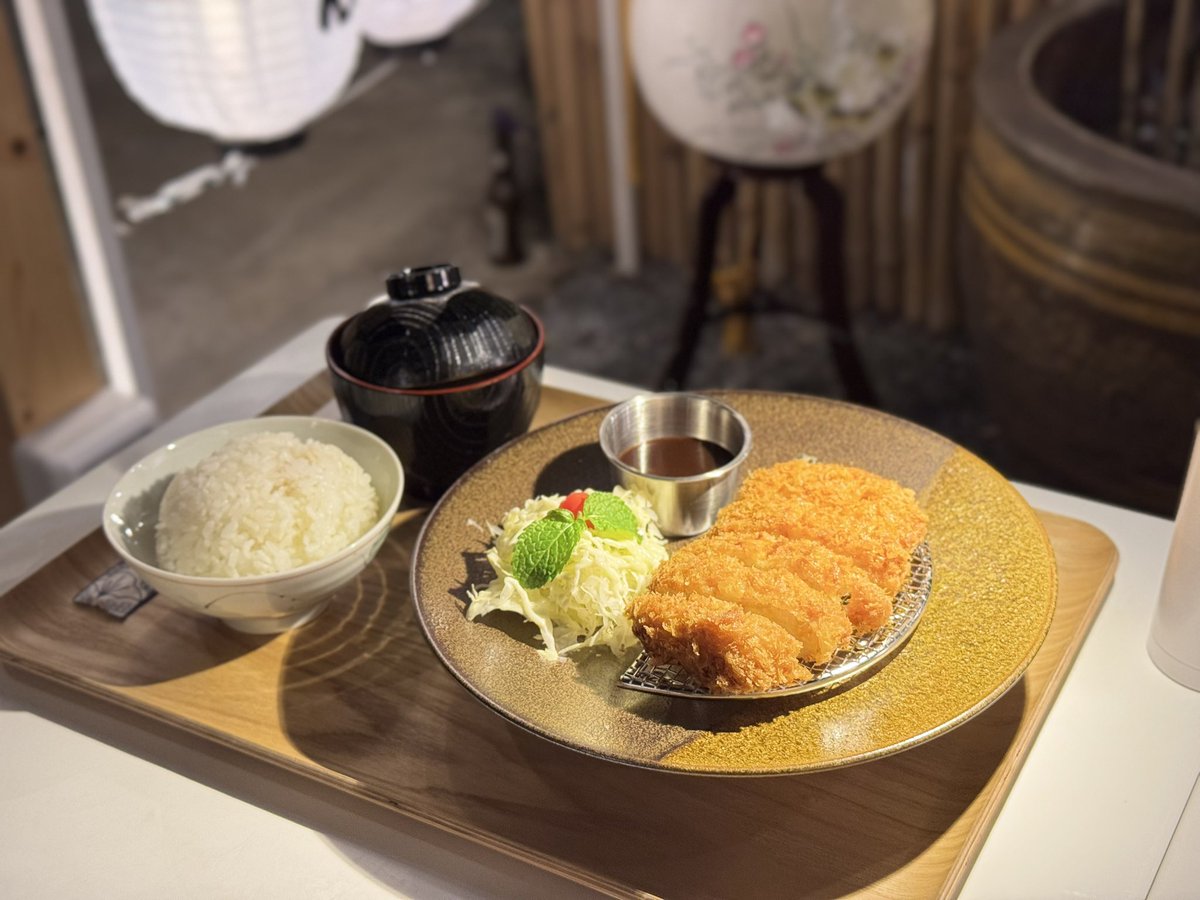 krongkrangz's tweet photo. ร้านเครปคาเฟ่โซนญี่ปุ่น นอกจากจะมีของทานเล่นกับเครื่องดื่มชิลๆแล้ว ตอนนี้มีข้าวแล้วด้วยนะนุช
ปล. ซอสทาร์ทาร์โฮมเมดที่มากับไก่คาราเกะ อร่อยยยย
ไปฝากท้องกันได้นะคะ
#เป๊กผลิตโชค #PeckPalitchoke #crepecafe https://t.co/WAfRyiJ3K0