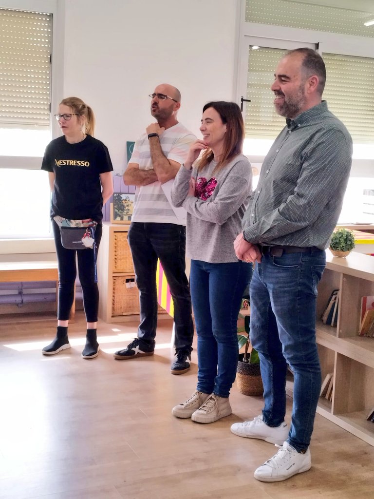 Escola Marià Fortuny (@escmariafortuny) on Twitter photo Avui ens ha visitat l'alcaldessa de Reus <a href="/sandrage76/">Sandra Guaita Esteruelas</a> i el Regidor d’Esports <a href="/khikemartin/">Enrique Martín</a>.
Han vingut a fer el lliurament dela diplomes als alumnes de 2n del programa "Cap nen sense saber nedar" 🏊♂️
Un reconeixement merescut per l’esforç i les ganes de superar-se dins l’aigua! Avui ens ha visitat l'alcaldessa de Reus <a href="/sandrage76/">Sandra Guaita Esteruelas</a> i el Regidor d’Esports <a href="/khikemartin/">Enrique Martín</a>.
Han vingut a fer el lliurament dela diplomes als alumnes de 2n del programa "Cap nen sense saber nedar" 🏊♂️
Un reconeixement merescut per l’esforç i les ganes de superar-se dins l’aigua!