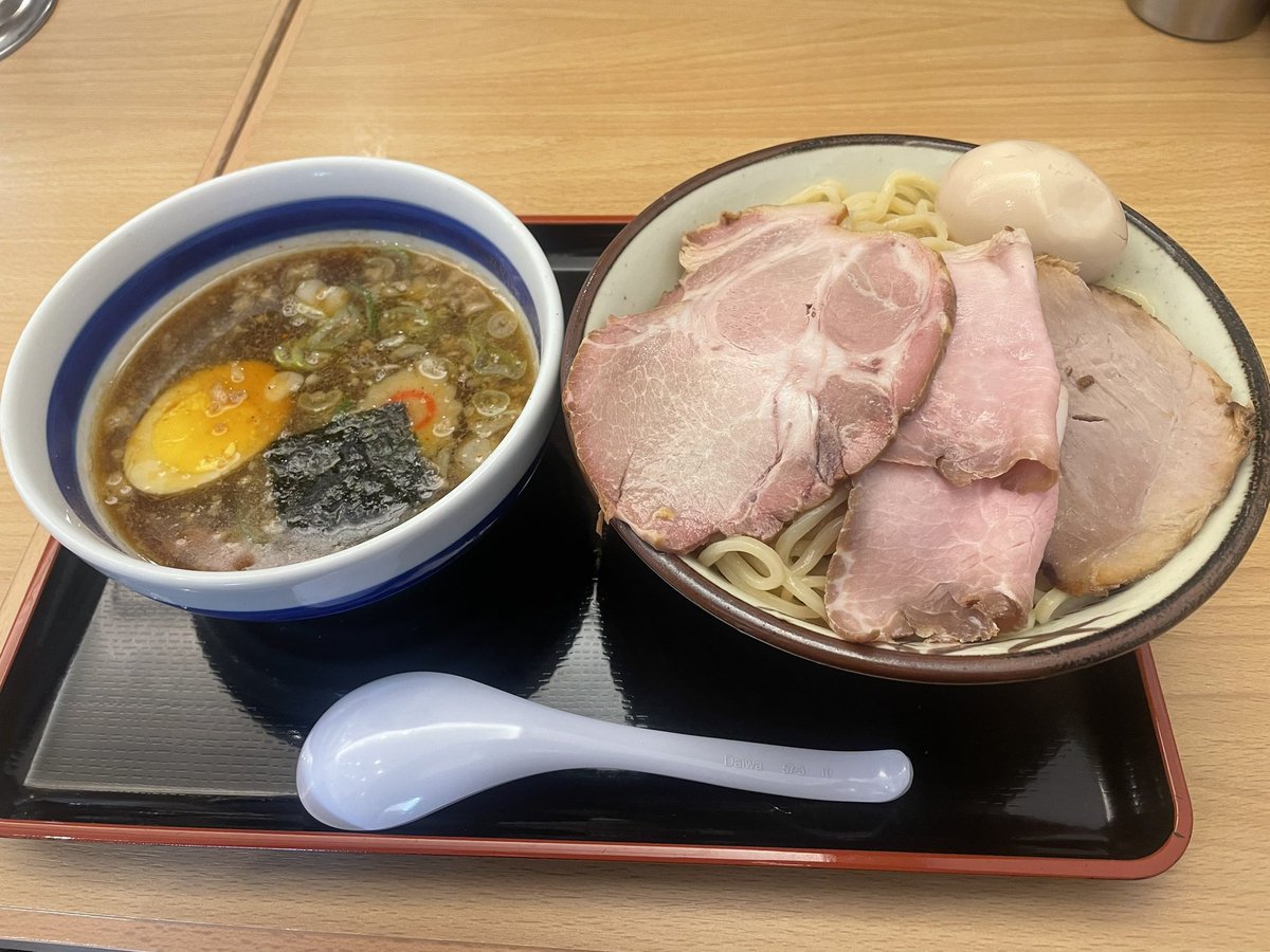 booboo_taro1219's tweet photo. こんばんは。
明日12日（土）も
『魚粉』がありますのでコールの際に　
「アレ」でお願いします。
テイクアウトは、
▶︎ラーメンのミックスセット
（味噌ラーメン1人前、醤油ラーメン1人前、合わせて2人前）と
▶︎汁なしセット（2人前2000円）がありますのでよろしくお願いします😌 https://t.co/rwpmwIqtqo