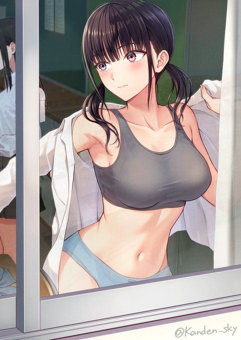 リクエスト「胸が大きいのを気にしてクラスメイトの目線を避けつつ窓際でそそくさと着替える女の子」 