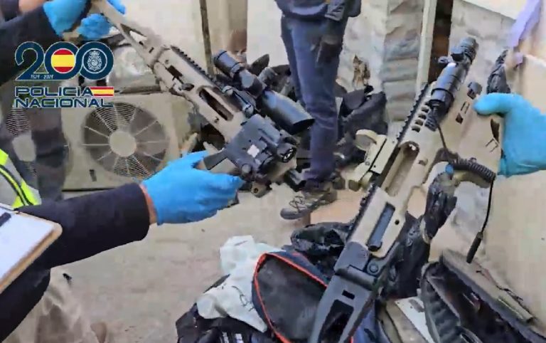 narcodiario's tweet photo. Se creían impunes en #pechina #almería . 49 registros en un pueblo de 4.000 habitantes acabaron con el dominio del #narco en la zona. Vendían armas a gran escala y producían #droga, siempre en conexión con otros puntos de #españa y #Europa . VÍDEO 📹 📼
https://t.co/VDWk91nrN5 https://t.co/lOGqTCTRp9
