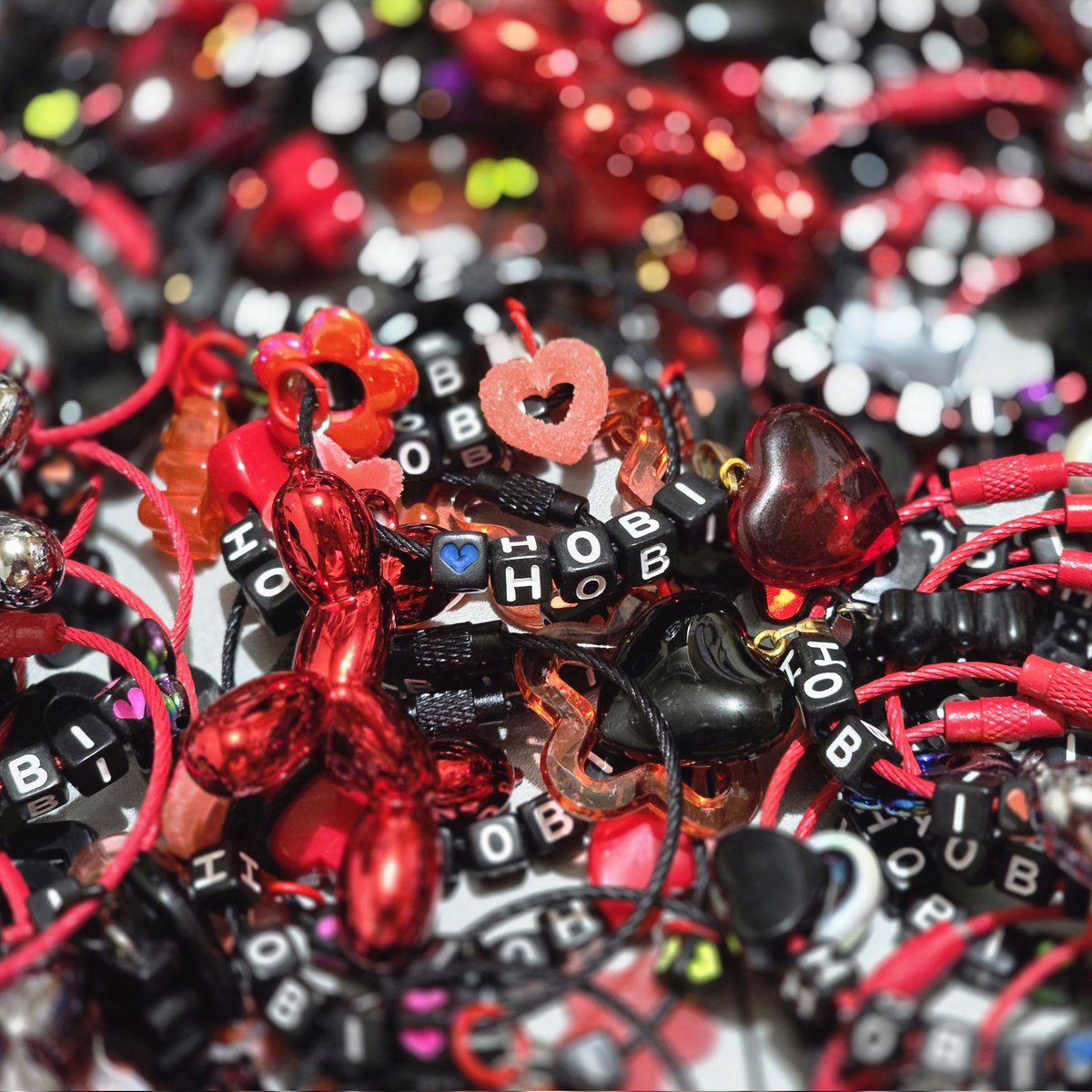 🔥 𝖧𝖮𝖯𝖤 𝖮𝖭 𝖳𝖧𝖤 𝖲𝖳𝖠𝖦𝖤 𝖬𝖠𝖭𝖨𝖫𝖠 🔥
fan support by <a href="/_jiminspromise/">—shin♡⁷₁₃ ⊙⊝⊜</a>
         
💥 rt &amp; like
💥 april 13 (day 2)
💥 i'll just be walking around MOA Arena 😆
💥 1:1, will be given randomly

See you, ARMYs! 💜

#HOPE_ON_THE_STAGE_MANILA