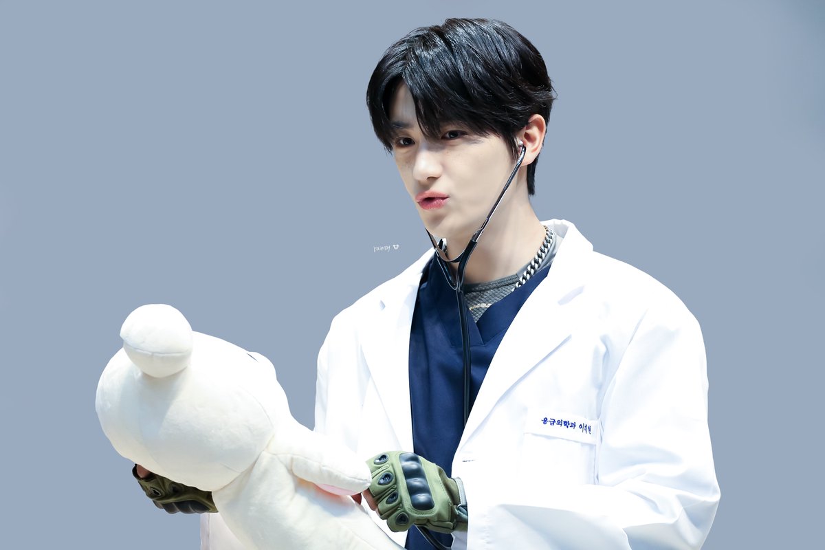 913rainlily's tweet photo. 250328 📷 위드뮤

선생님!! 괜찮으세요?!

#현재 #이재현 #더보이즈 #THEBOYZ #TBZ #HYUNJAE https://t.co/jc52jrTuxr