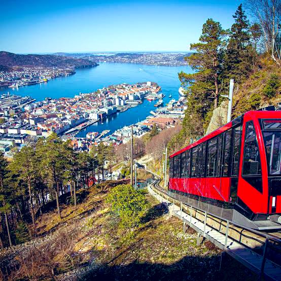 📍Mount Floyen, Norway .