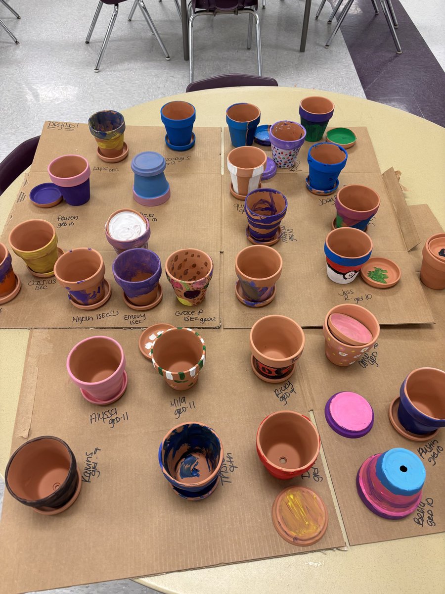 At Bellevue East, we grow together. All it takes is a seed of kindness. 🪴 ☀️ ❤️ #unifyingbellevueeast <a href="/ChieftainNation/">Bellevue East</a>