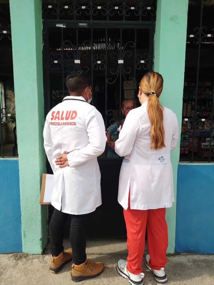 cubacooperaven's tweet photo. Se realiza casa a casa en conjunto con la coordinadora de la FBA y funcionarios de la Dirección Regional de Salud en unión con la Misión Médica Cubana en el Estado Barinas en saludo Al XXII Aniversario de la Fundación Barrio Adentro. 
#CubaPorLaVida 
#CubaCoopera https://t.co/5OdqCXcokU