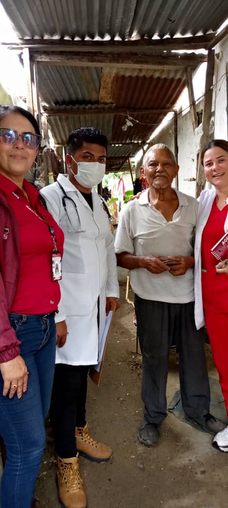 cubacooperaven's tweet photo. Se realiza casa a casa en conjunto con la coordinadora de la FBA y funcionarios de la Dirección Regional de Salud en unión con la Misión Médica Cubana en el Estado Barinas en saludo Al XXII Aniversario de la Fundación Barrio Adentro. 
#CubaPorLaVida 
#CubaCoopera https://t.co/5OdqCXcokU