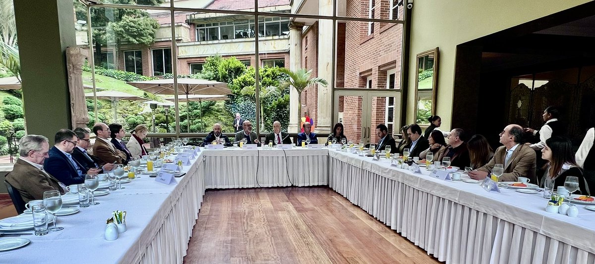 Consejo Gremial (@consejogremial) on Twitter photo #AEstaHora el <a href="/ConsejoGremial/">Consejo Gremial</a> se reúne con el embajador de Colombia 🇨🇴 en Estados Unidos 🇺🇸, <a href="/danigarciapena/">Daniel García-Peña J</a>, para hablar sobre las nuevas políticas comerciales y las relaciones con los Estados Unidos. <a href="/ColombiaEmbUSA/">Embassy of Colombia in the United States</a> #AEstaHora el <a href="/ConsejoGremial/">Consejo Gremial</a> se reúne con el embajador de Colombia 🇨🇴 en Estados Unidos 🇺🇸, <a href="/danigarciapena/">Daniel García-Peña J</a>, para hablar sobre las nuevas políticas comerciales y las relaciones con los Estados Unidos. <a href="/ColombiaEmbUSA/">Embassy of Colombia in the United States</a>