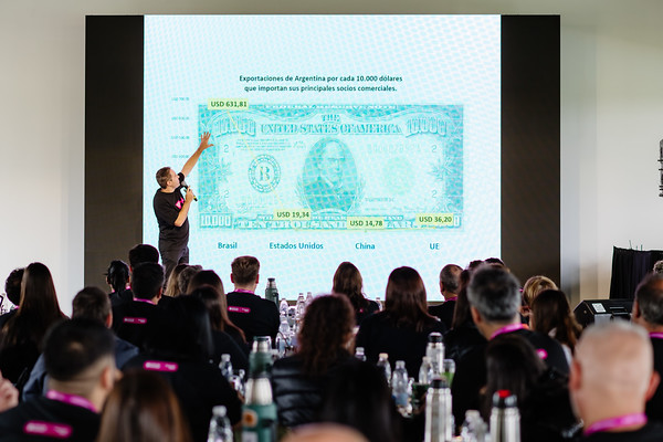 DiPace4's tweet photo. #Conferencia 
"El optimismo es la fuerza motriz detrás del emprendimiento. Los emprendedores tienden a subestimar los riesgos y sobreestimar sus habilidades"
Daniel Kahneman 

Hoy pensando en 🟢💵

👇👇👇 https://t.co/ml6myhnIjs