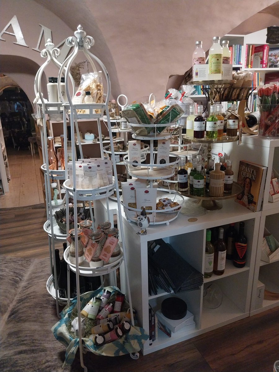 Multimania_Mag's tweet photo. Der schönste Buchladen in #Thüringen? Wir sagen es Euch: https://t.co/Wurc5uUvCs

#Buchladen #Bücher #Pokemon #love #buchhandlungammarkt https://t.co/QzFachnsqa