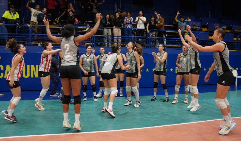 instintoamateur's tweet photo. #Voley🏐 #LAF2025 La Plata🇦🇷
@voleycge y @EdelpVoley son las finalistas de la temporada y por 1ra vez el título se definirá con el #ClásicoPlatense
#LasLobas sellaron la la serie con un 3/0 ante #CEF5
#LasPinchas 3/2 en tie break frente a #Boca https://t.co/E8AW5eNzOz