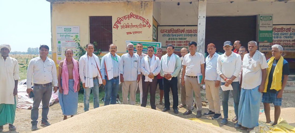BiharFci's tweet image. भोजपुर में FCI मुख्यालय के कार्यकारी निदेशक डॉ. अजीत कुमार सिन्हा द्वारा गेहूं क्रय केंद्रों का निरीक्षण किया गया। किसानों से मिलकर उन्हें सरकारी केंद्रों पर उपलब्ध सुविधाओं एवं न्यूनतम समर्थन मूल्य का लाभ उठाने हेतु प्रेरित किया गया। #FCI #गेहूं_खरीद #किसान #बिहार