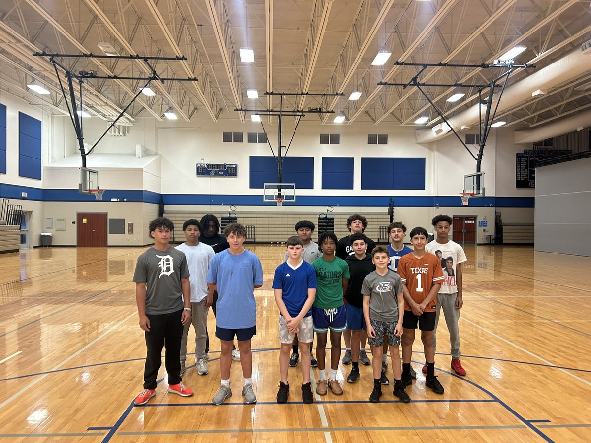 It was a great turnout for this years QB School! This group of men made the commitment to show up everyday to work on their craft! Can’t wait to see them in action this spring/fall! 🐊
#Gatorpride 
#SniperGang 
<a href="/DickinsonFB/">DHSGatorFB</a> 
<a href="/DHSFBRecruiting/">Dickinson H.S Football Recruiting</a>