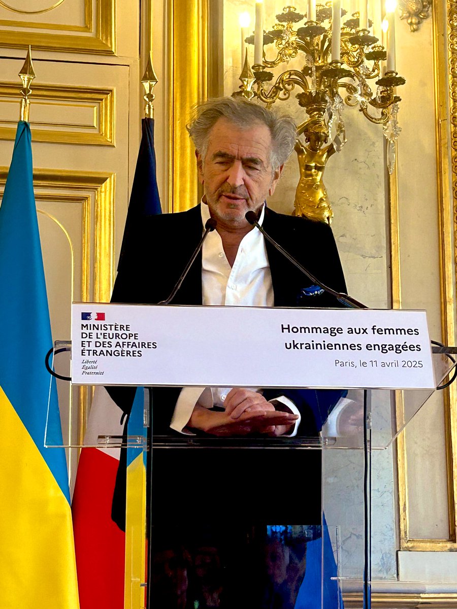 isabelle_blin's tweet image. Bernard Henri Lévy cite de nombreuses femmes courageuses. La moitié de la résistance du pays est celle des femmes ukrainiennes.
