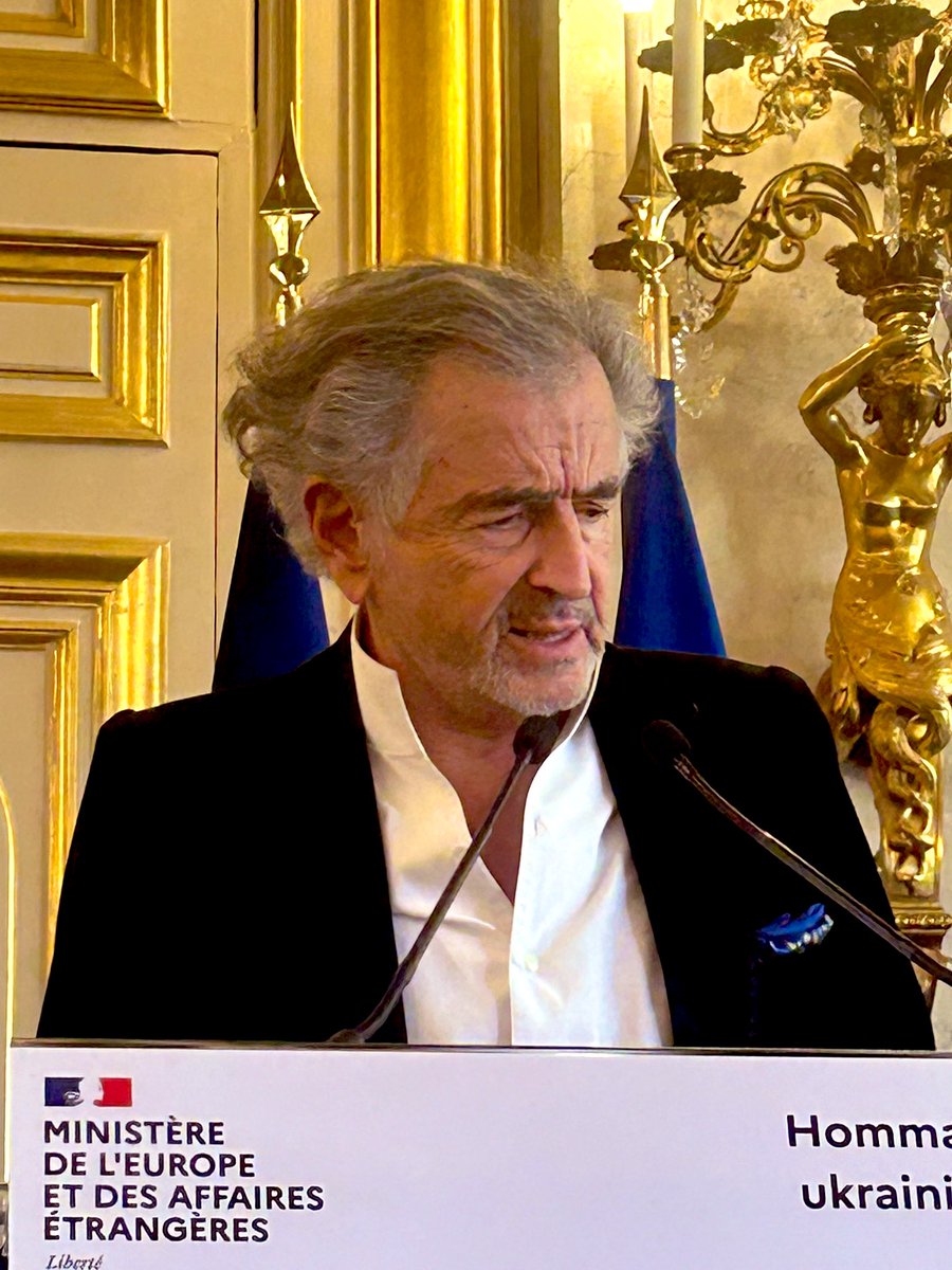 isabelle_blin's tweet image. Bernard Henri Lévy cite de nombreuses femmes courageuses. La moitié de la résistance du pays est celle des femmes ukrainiennes.
