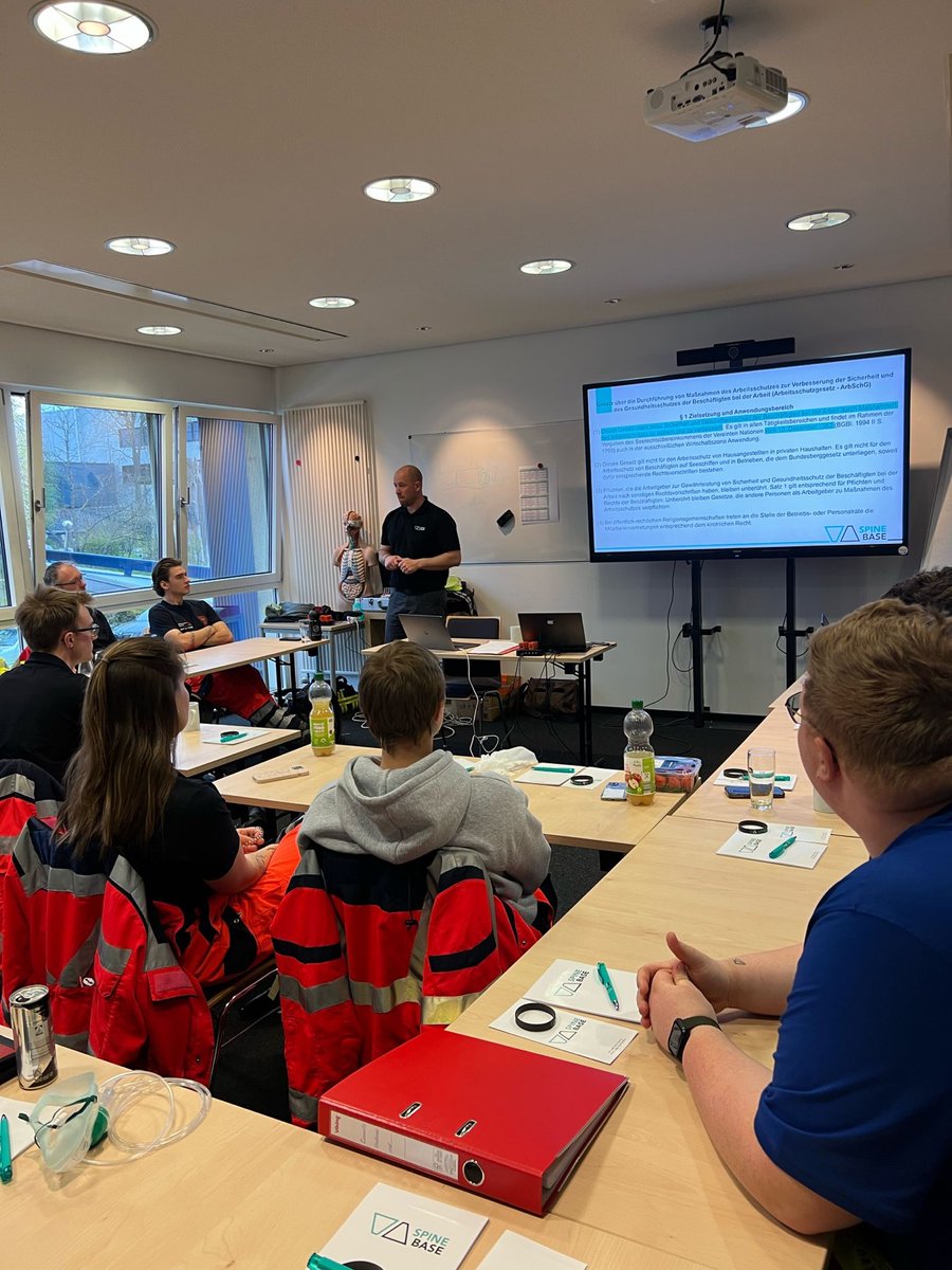 spinebase's tweet photo. Toller Auftakt unseres ESCB-Seminars im Bildungszentrum der #Malteser in Dortmund. Hier steht die #Mitarbeitergesundheit im Fokus und wir vermitteln dieses Thema so früh wie möglich, also bereits in der #Notfallsanitäter-Ausbildung.

#SpineBase #Rettungsdienst #Ausbildung https://t.co/kapwQyhF4G