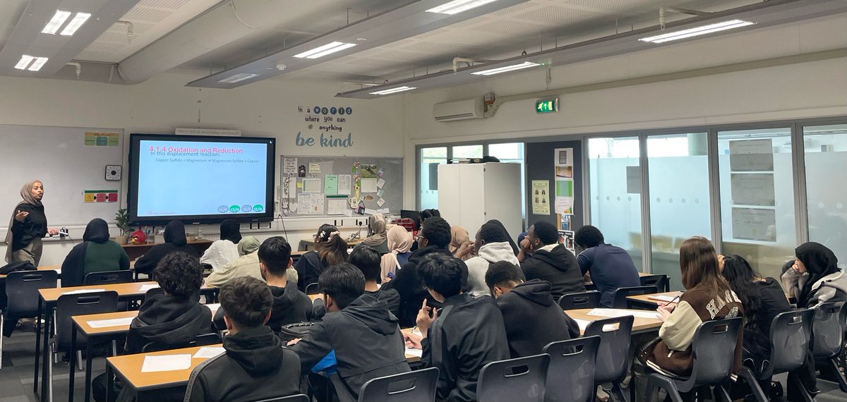StockwoodPk's tweet photo. Year 11 students have working hard all week.

Thank you to Victoria and Tbarak from @TheSciCentre, for leading an engaging Chemistry masterclass for our dedicated Scholar students. https://t.co/NKbHiZQBSv