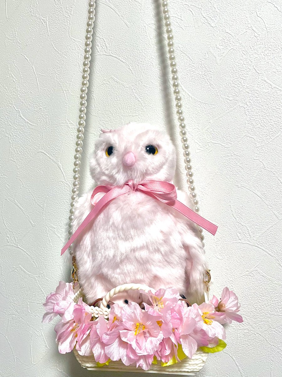 kinako_hamham1's tweet photo. 桜フクロウの止まり場🧺🌸
桜の飾りとパールのチェーンがとっても可愛い✨
Miulちゃん @m0x0hr 作🦅💙 https://t.co/aHtIhtyr2V