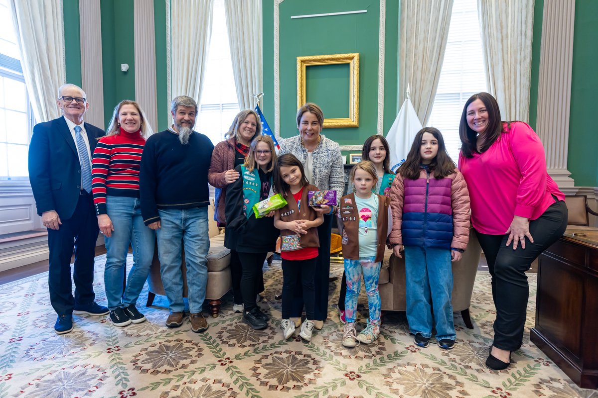 MassGovernor's tweet image. I love when @girlscouts come visit us at the State House — and my staff loves it when they bring cookies 🍪
Thanks for stopping by, Girl Scouts of Waltham!