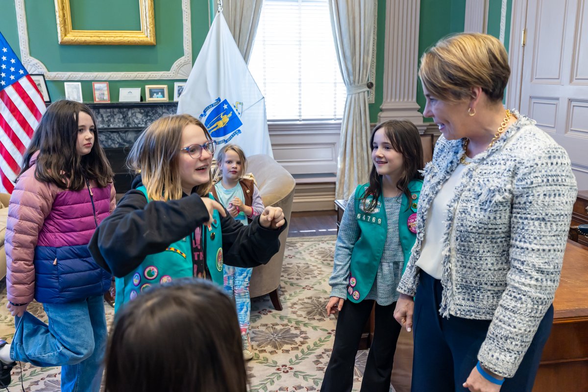 MassGovernor's tweet image. I love when @girlscouts come visit us at the State House — and my staff loves it when they bring cookies 🍪
Thanks for stopping by, Girl Scouts of Waltham!
