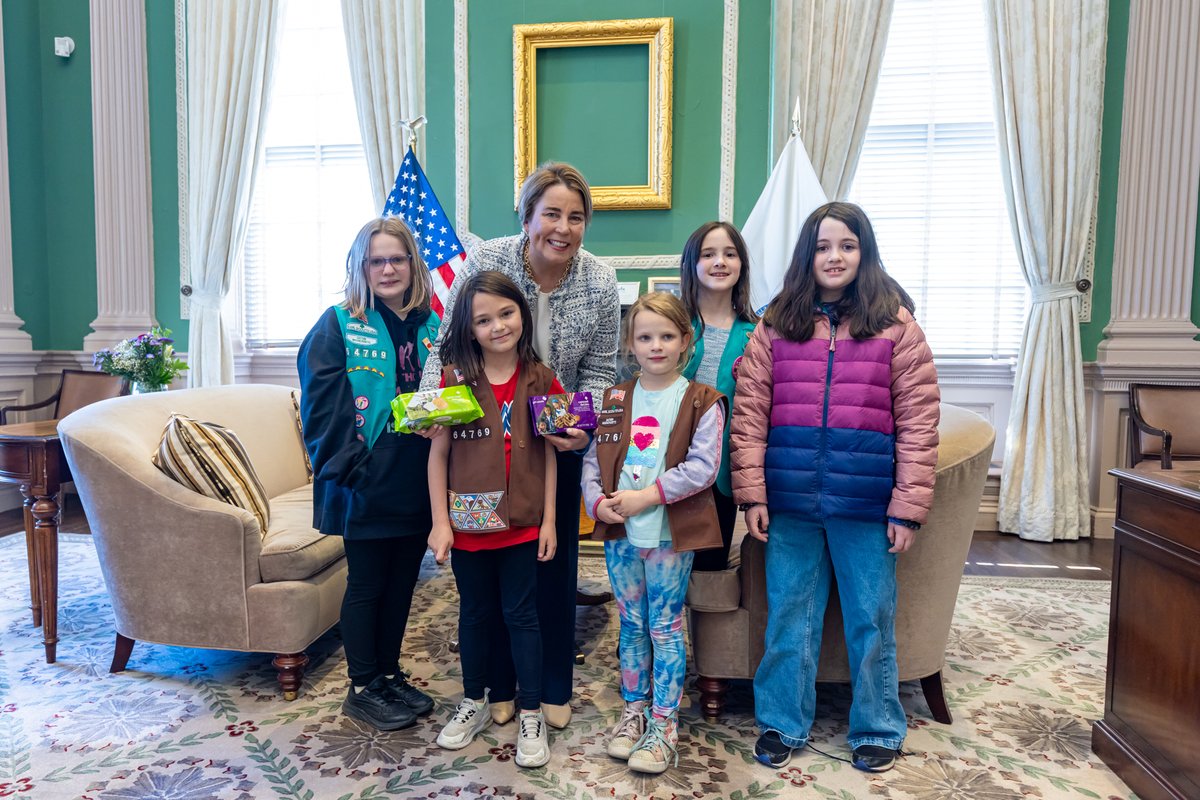 MassGovernor's tweet image. I love when @girlscouts come visit us at the State House — and my staff loves it when they bring cookies 🍪
Thanks for stopping by, Girl Scouts of Waltham!