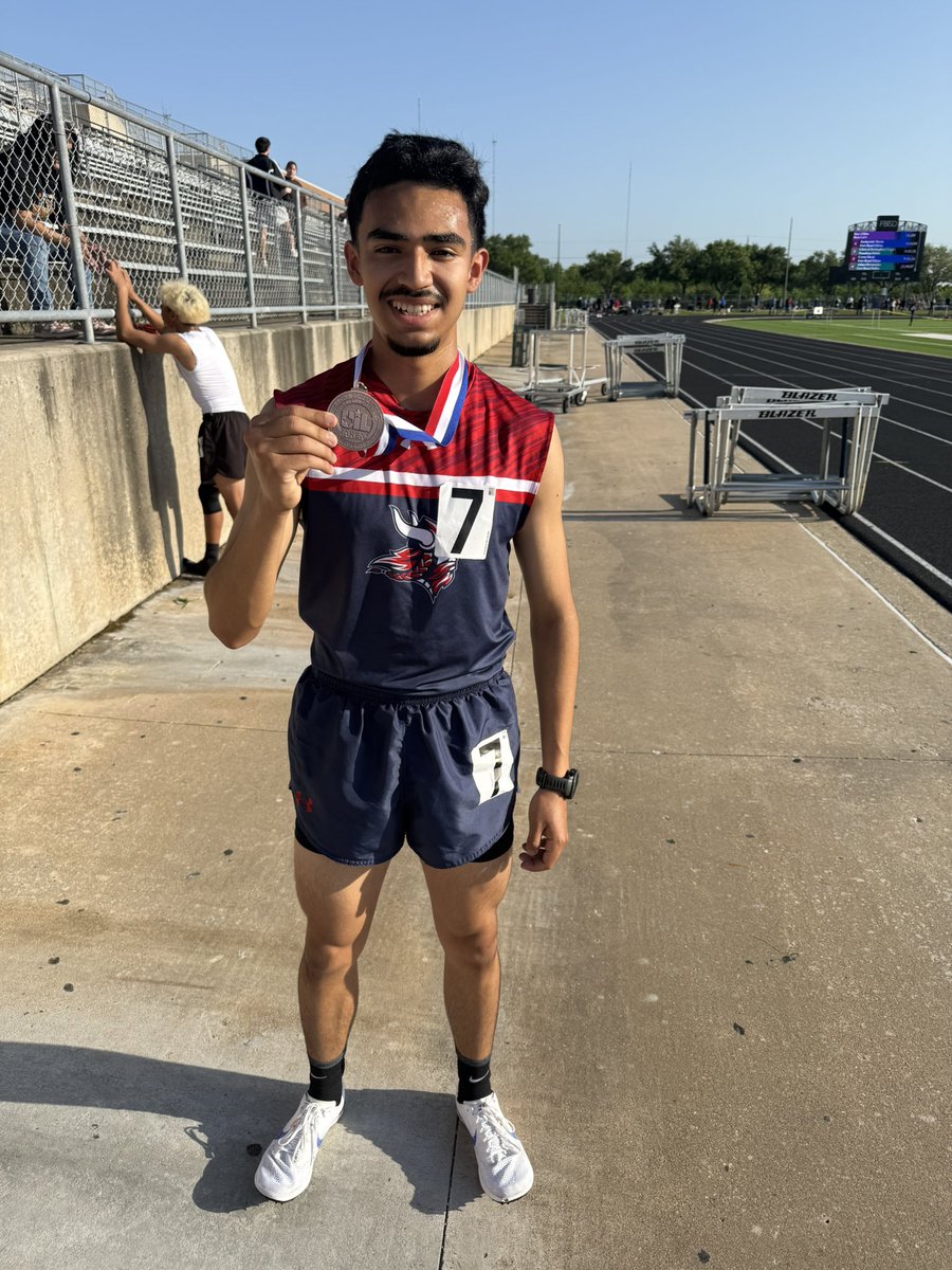 Congratulations to Aidan Hernandez on placing 4th in the 3200 and advancing to Regionals… He also broke the school record with a 10:00.07!