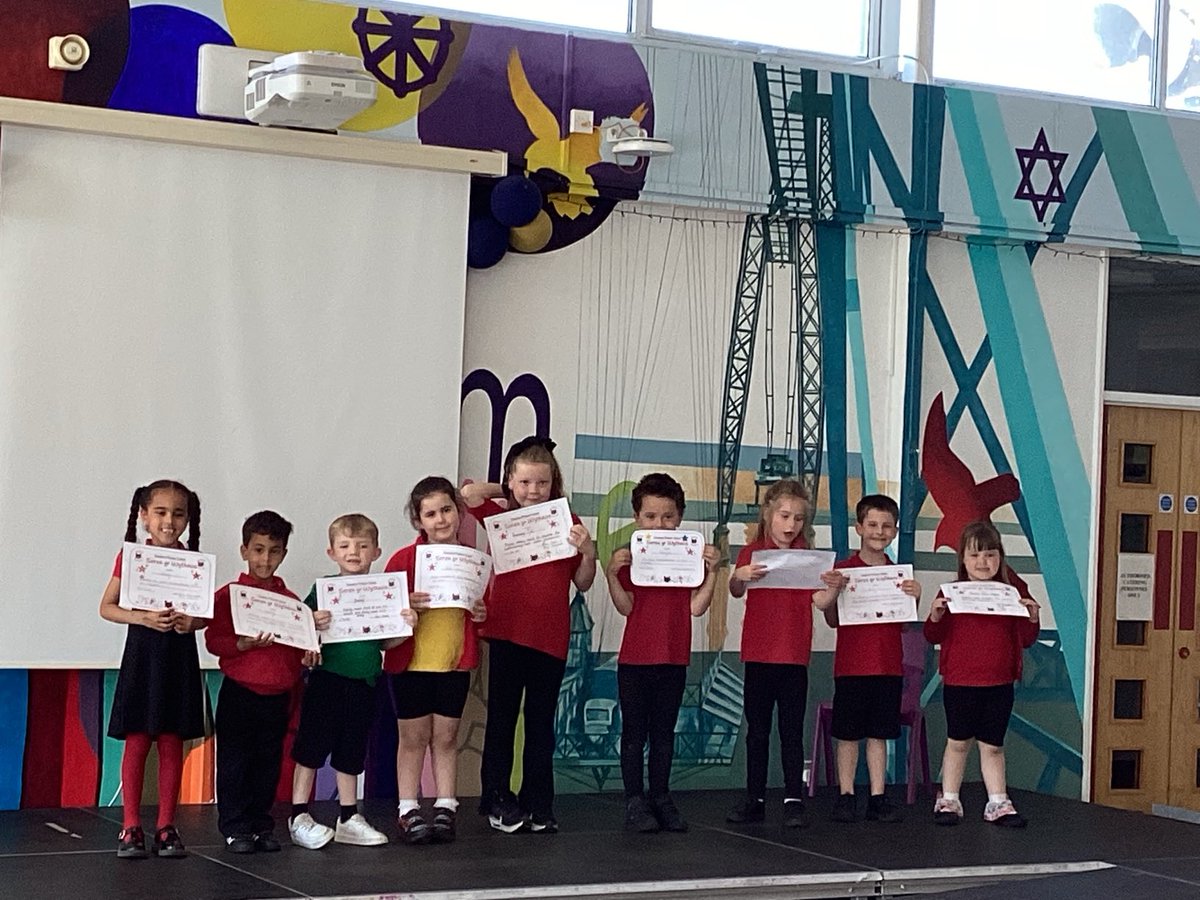 Da iawn to these children for working so hard this week 🌟