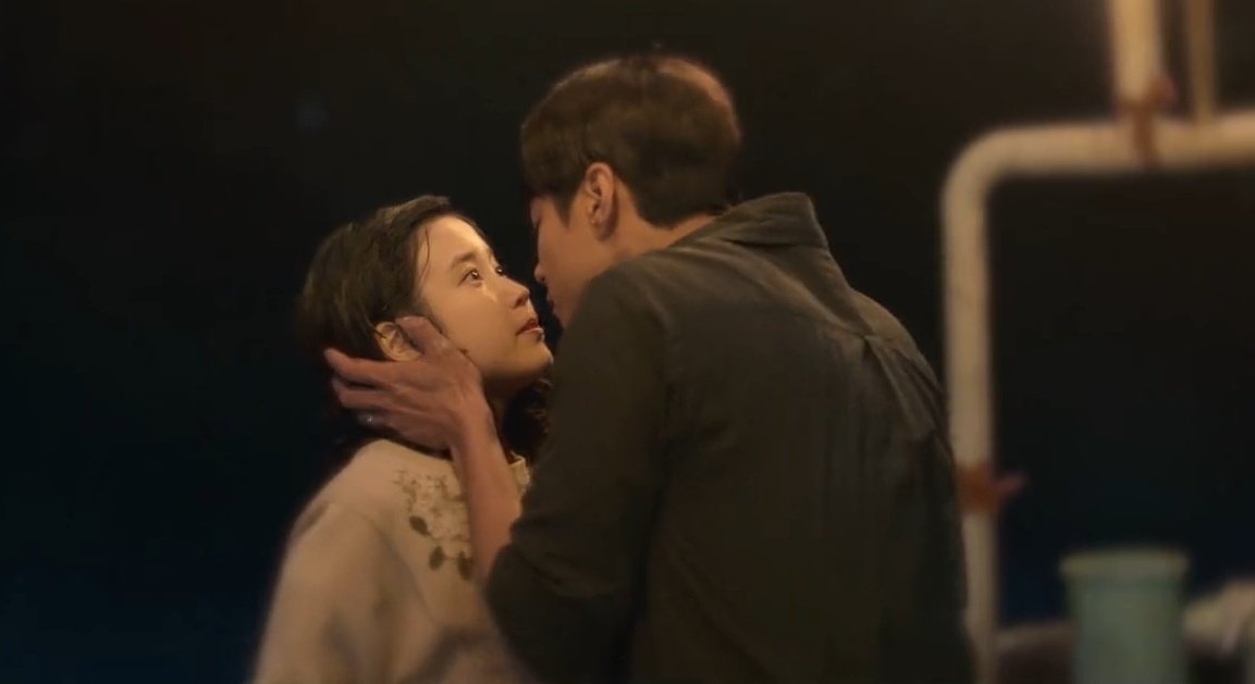 indweeka's tweet photo. I like the way Ae Sun was portrayed as the dominant, smarter and more active one, but all the intimacy scene were initiated by Gwan Sik 

Ma bro is yearning https://t.co/RnMqA1YAf7