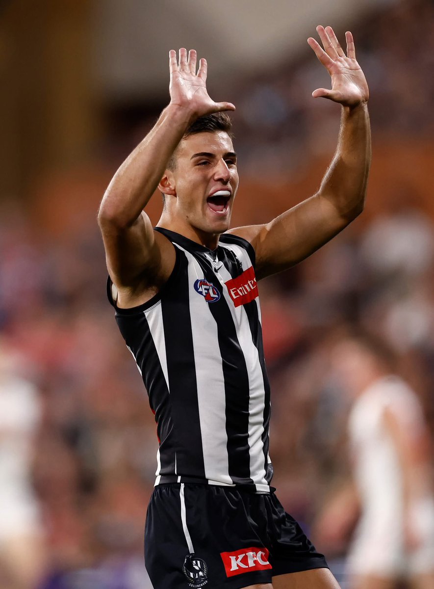 CollingwoodFC's tweet photo. 10 wins in a row at the Adelaide Oval!
โ๐๏ธ https://t.co/UlsxZQVqOg