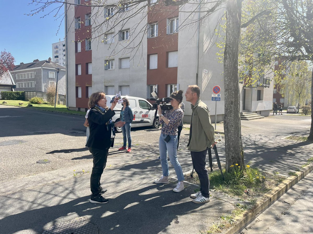 Un immeuble de Charleville-Mézières prochainement habillé d’œuvres d’art réalisées par l’artiste L8zon avec les enfants du quartier !

Un magnifique et gigantesque projet collectif à retrouver demain sur <a href="/France3CA/">France 3 Champagne-Ardenne</a> et déjà sur <a href="/RADIO8ARDENNES/">RADIO8</a> et <a href="/lardennais_/">L'Ardennais</a> !