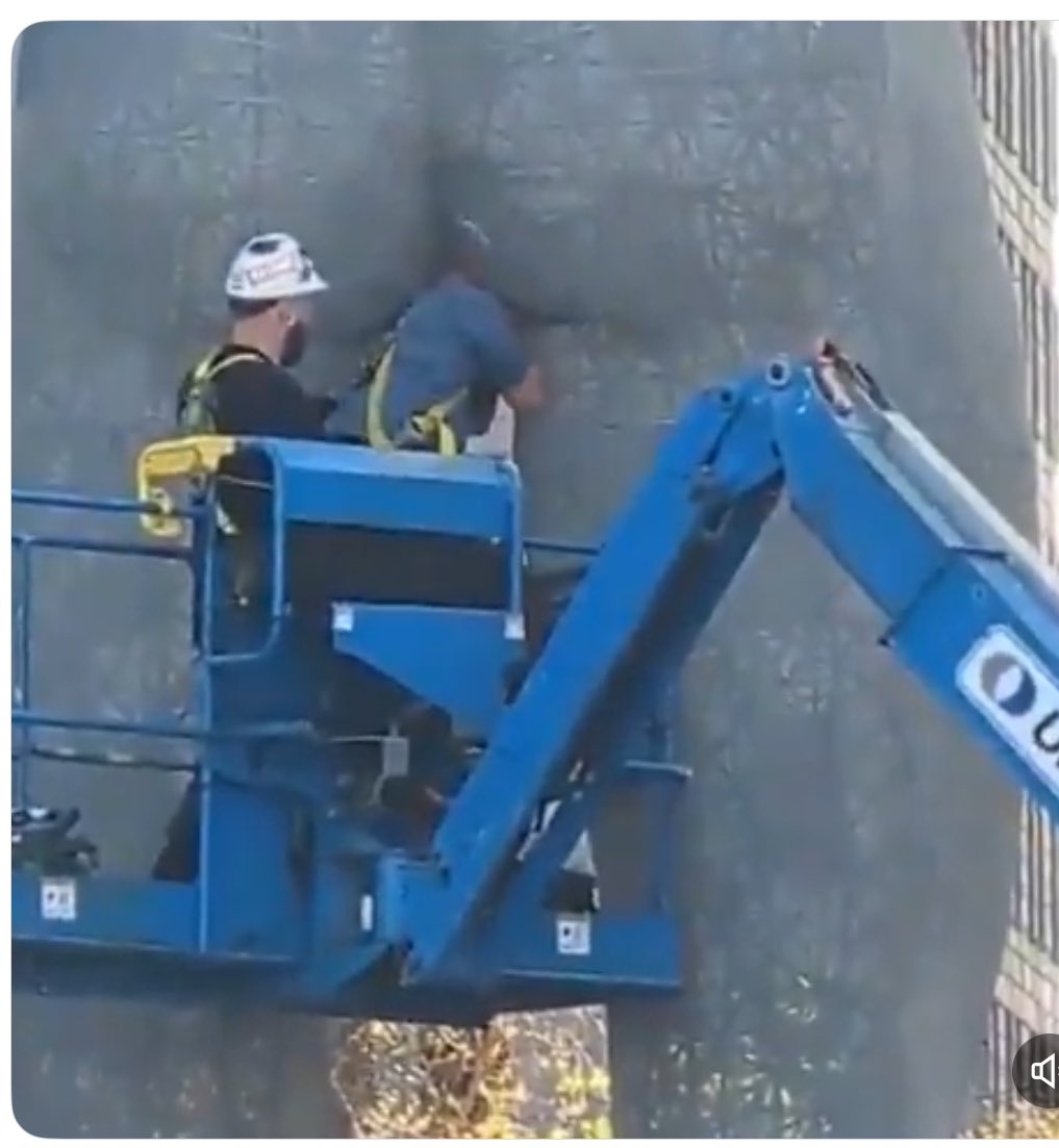 Kjell Bjørn Rønning (@kjellbjronning) on Twitter photo A firefighter trying to prohibit <a href="/howardlutnick/">Howard Lutnick</a> from crawling into <a href="/realDonaldTrump/">Donald J. Trump</a>’s ass. A firefighter trying to prohibit <a href="/howardlutnick/">Howard Lutnick</a> from crawling into <a href="/realDonaldTrump/">Donald J. Trump</a>’s ass.