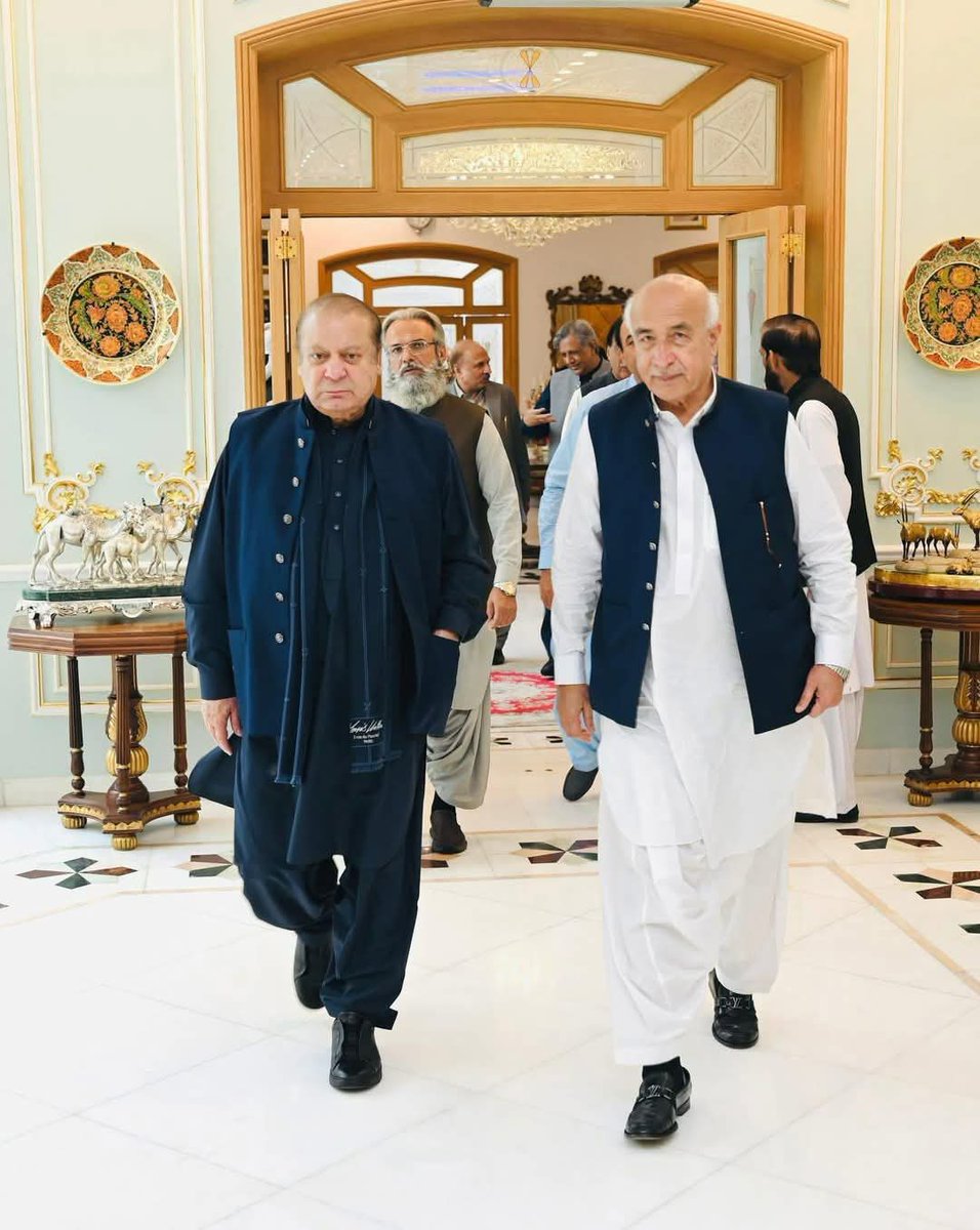 ڈاکٹر مالک:  ماہ رنگ کی رہائی اور اختر مینگل کا دھرنا ختم کرنے میں کردار ادا کریں ـ

نواز شریف:  کون ماہ رنگ؟

ڈاکٹر مالک:  جی وہ ایک لڑکی ہے،  جیل میں ہے

نواز شریف:  اچھا اچھا،  عطا اللہ مینگل نے کیوں دھرنا دیا ہے؟

ڈاکٹر مالک:  میاں صاحب عطا اللہ نہیں اختر مینگل نے دھرنا دیا