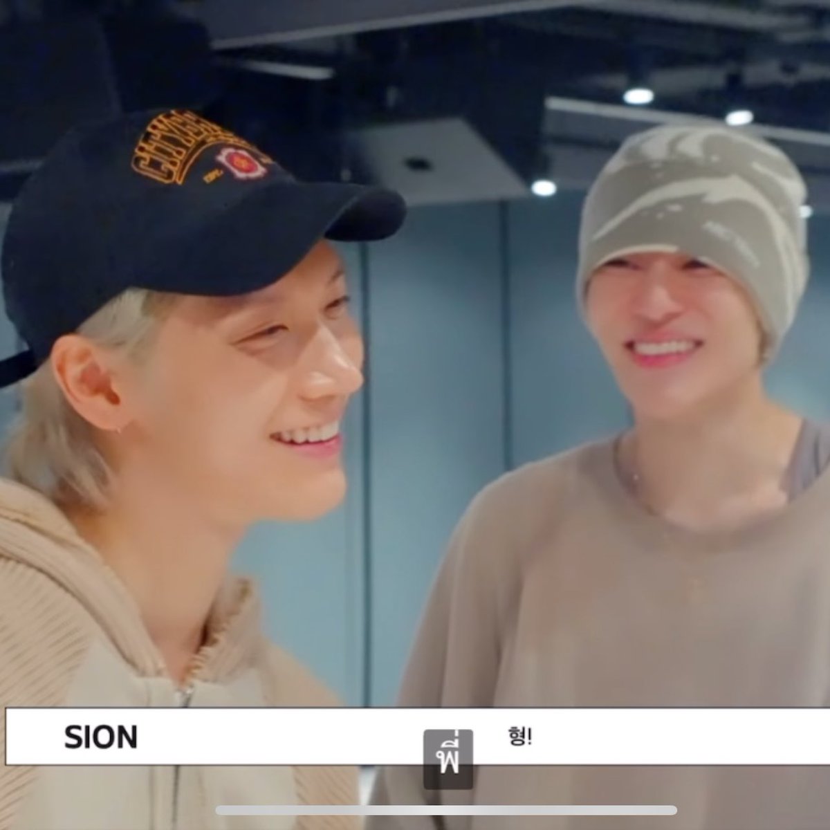 delighttttt_'s tweet photo. ฮีชอบแค่ไหน ดูเอา ยิ้มแก้มจะฉีกละ https://t.co/u1AZ5wM4sE